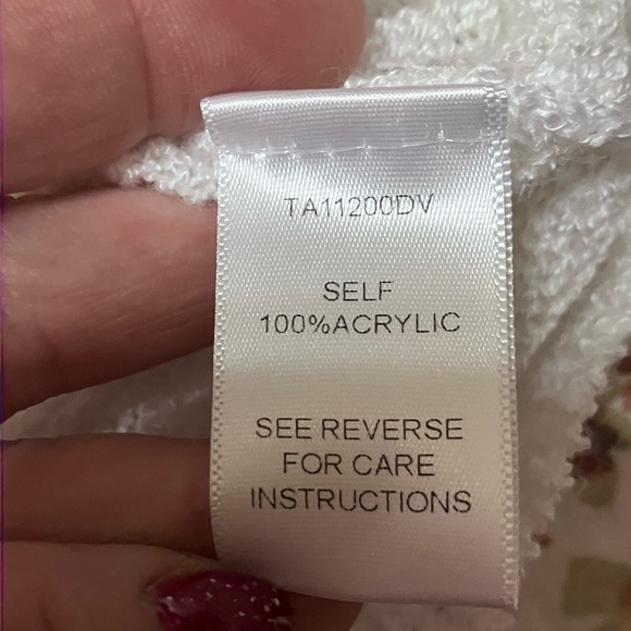 Elegant White Sweater - Picture 7 of 7